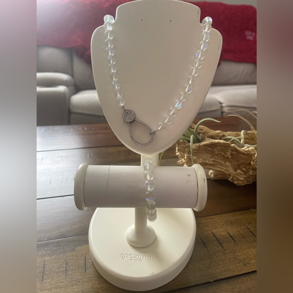 Quartz beaded necklace and stretchy bracelet set.